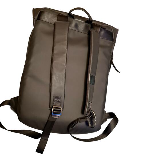 Crumpler Street style Sprout backpack Travel Computer 13" Backpack Bag Gray - Picture 3 of 16